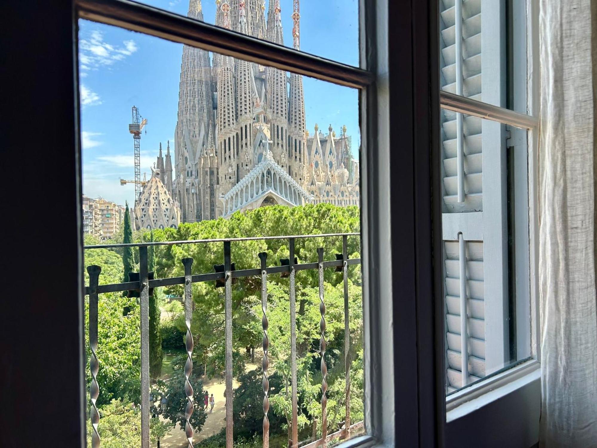 Barcelonaforrent Plaza Sagrada Familia, Barcelona